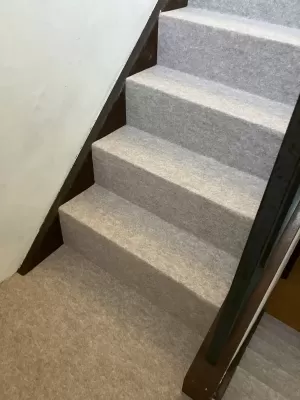 室内階段のパンチカーペットを貼り替え